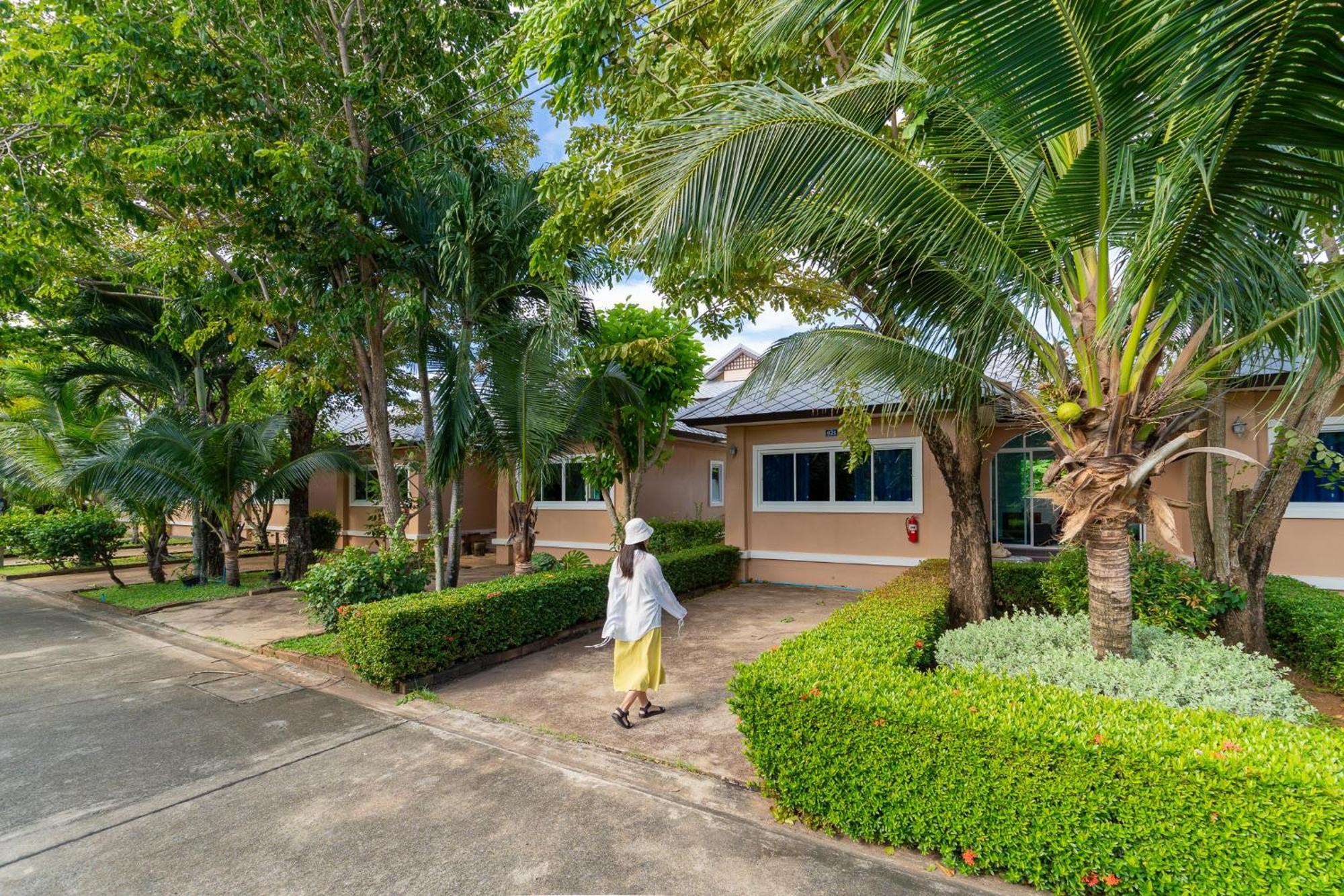 Baan Faa Talaychan Resort Pantai Chao Lao Bagian luar foto