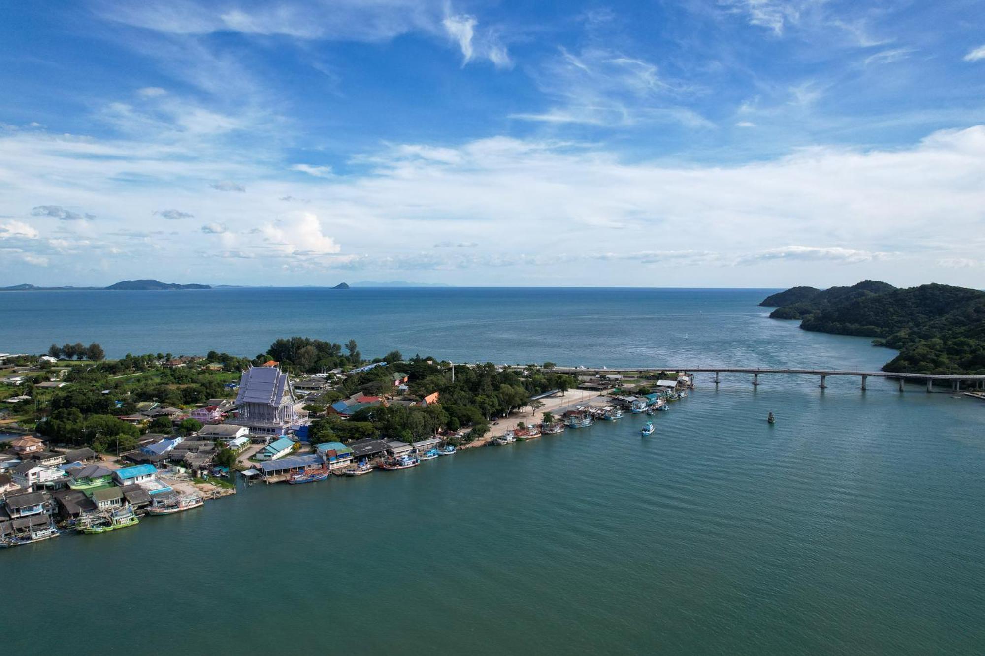 Baan Faa Talaychan Resort Pantai Chao Lao Bagian luar foto